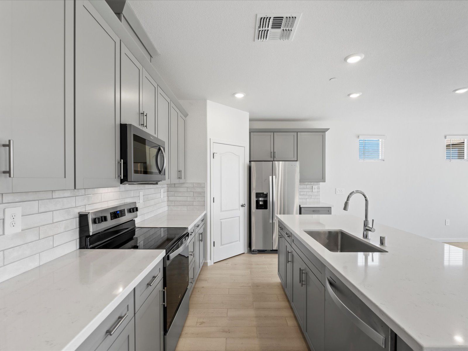 SAC_Aspen-At-Villa-Ticino_4516_Kitchen_E_331-Spumante-Ln:SAC_Aspen-At-Villa-Ticino_4516_Kitchen_E_331-Spumante-Ln