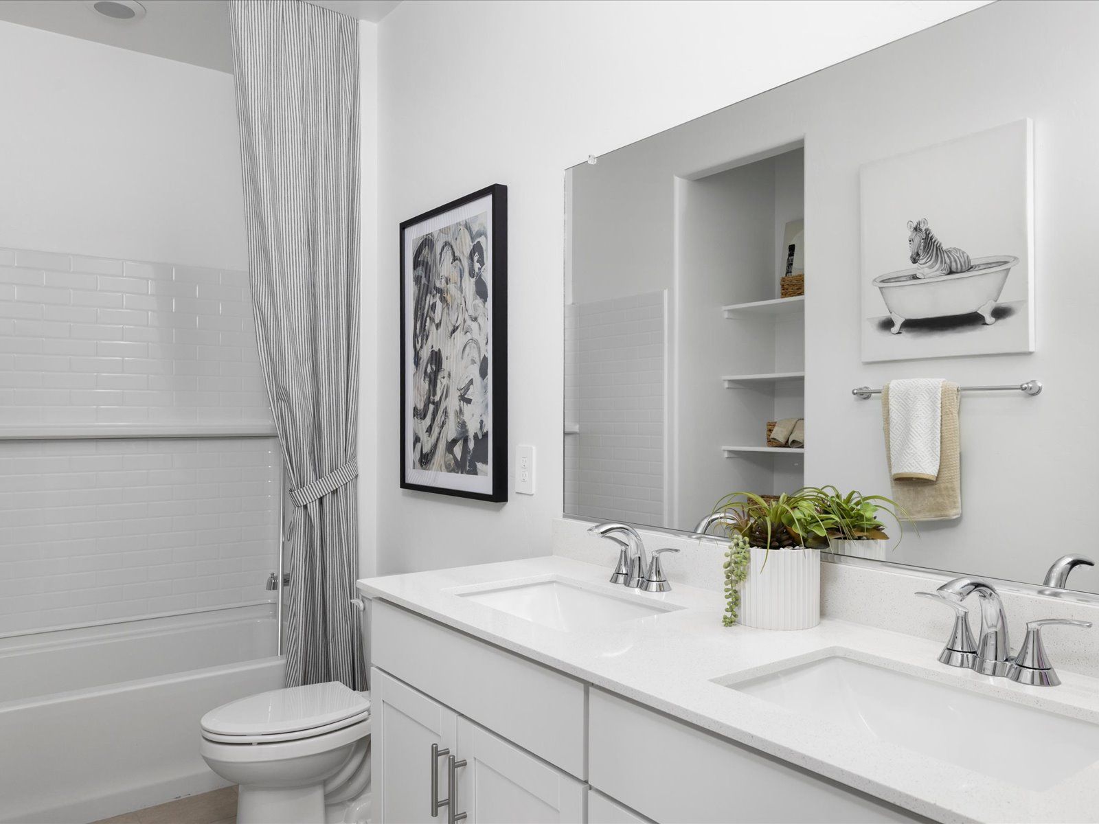 Welcome to the 2110 floorplan.:Bathroom