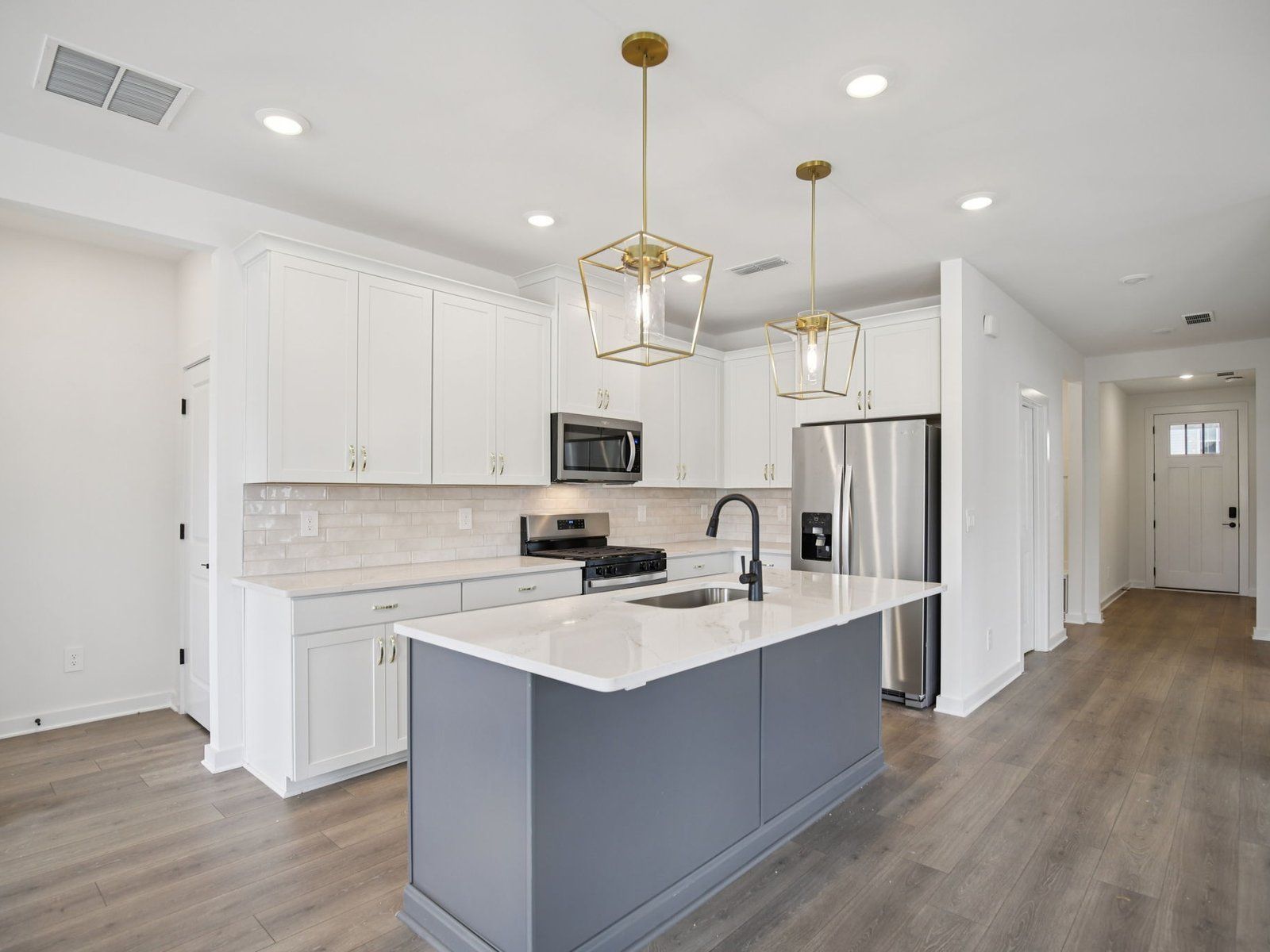 Skip takeout and prep dinner in the well-appointed kitchen.:Kitchen