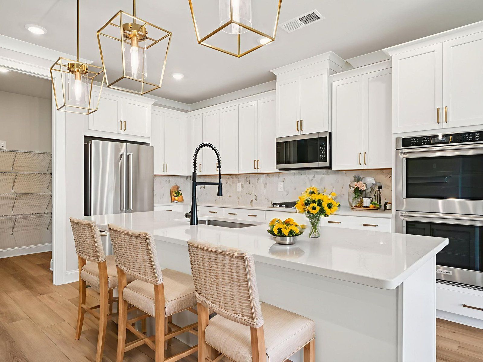 Kitchen:The Nantucket floorplan with the Relaxed Transitional Linen interior package.