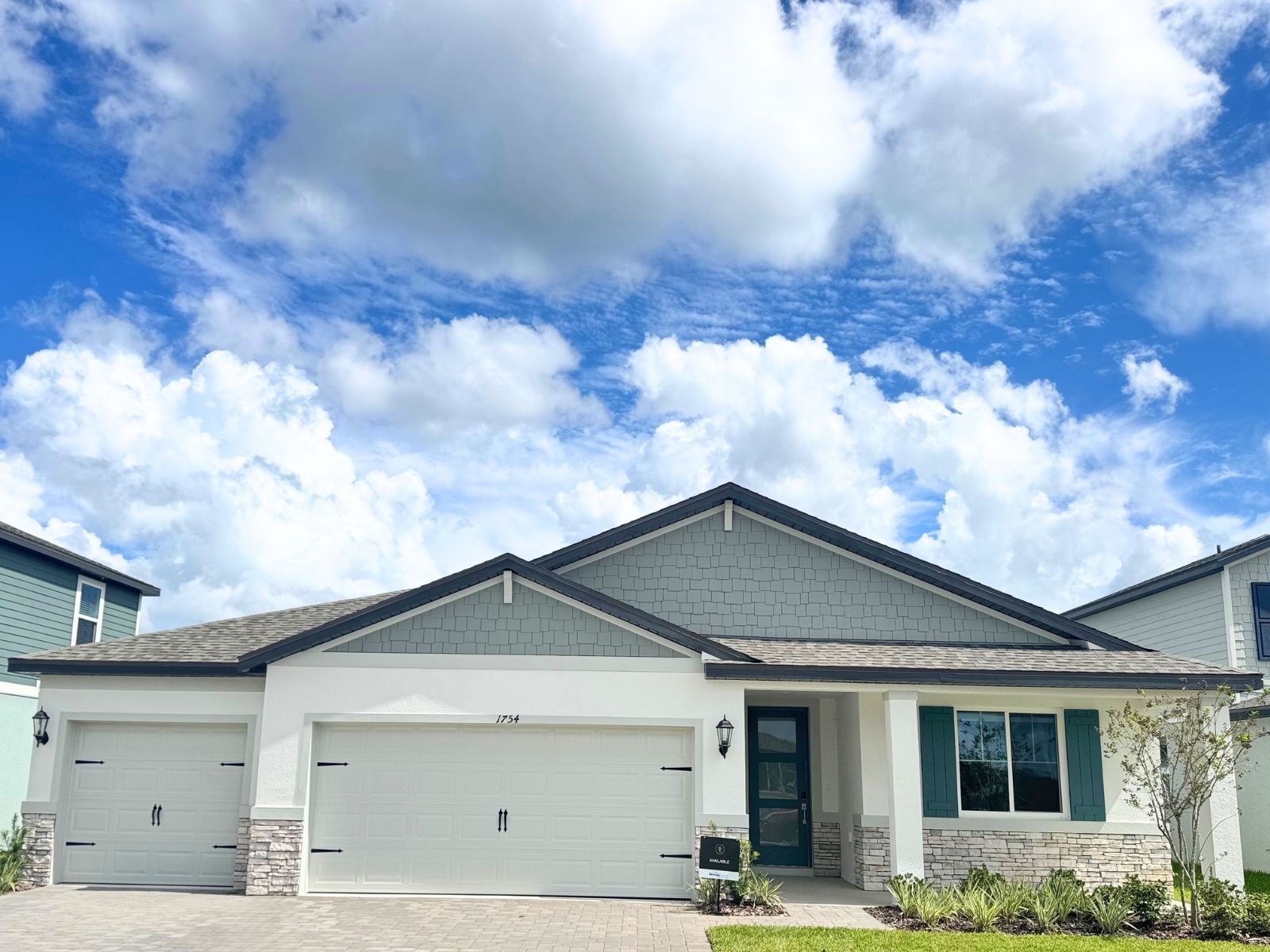 The Exterior of 1754 Draughtion Dr.:The Exterior of 1754 Draughtion Dr.