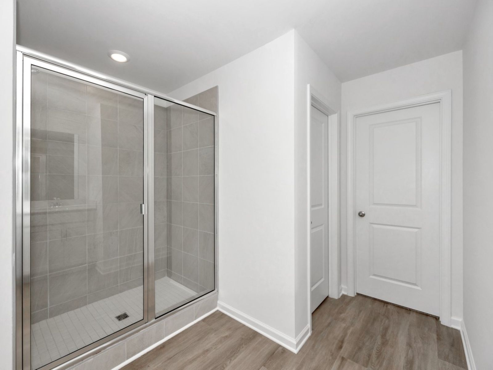 Primary Bathroom:The Dakota floorplan with the Lush White interior package.