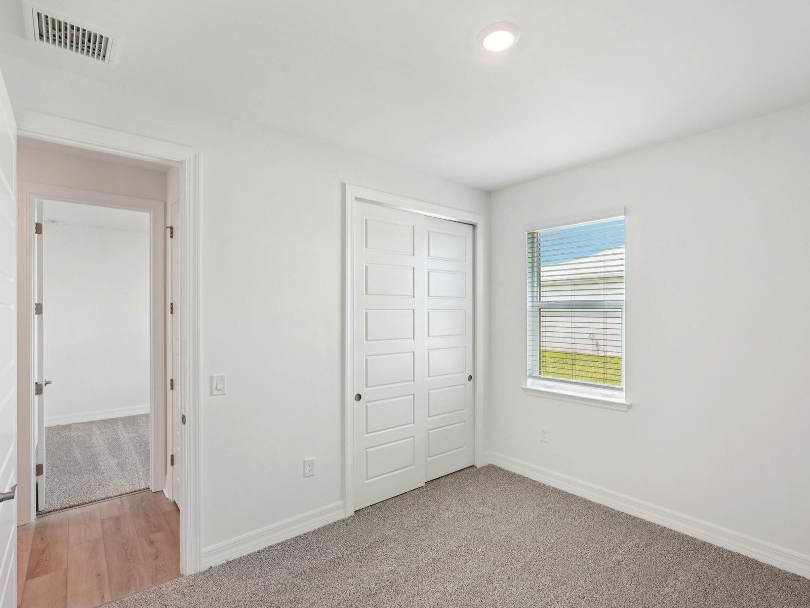 Secondary bedroom:Secondary bedroom