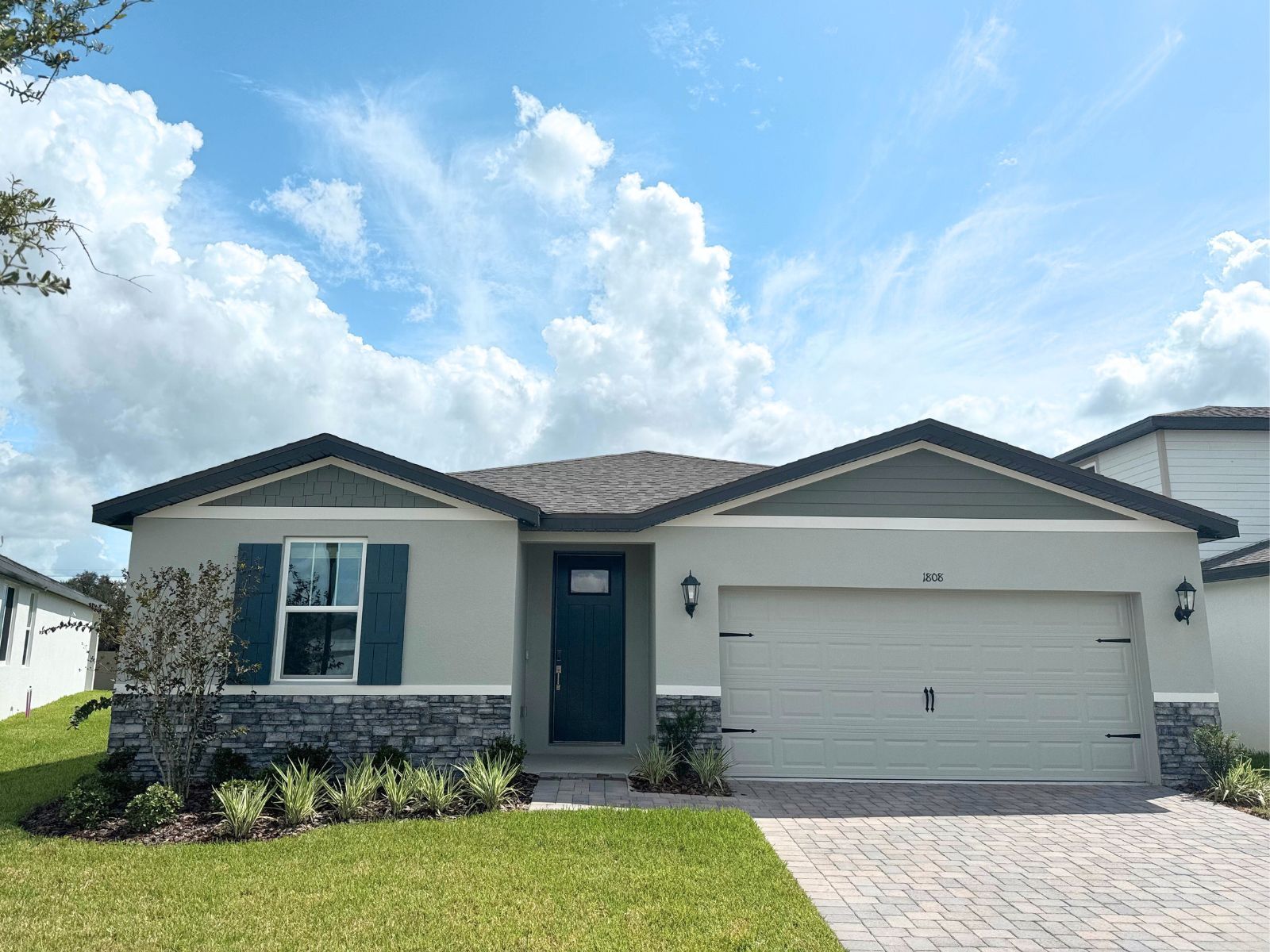 The Exterior of 1754 Draughtion Dr.:The Exterior of 1754 Draughtion Dr.