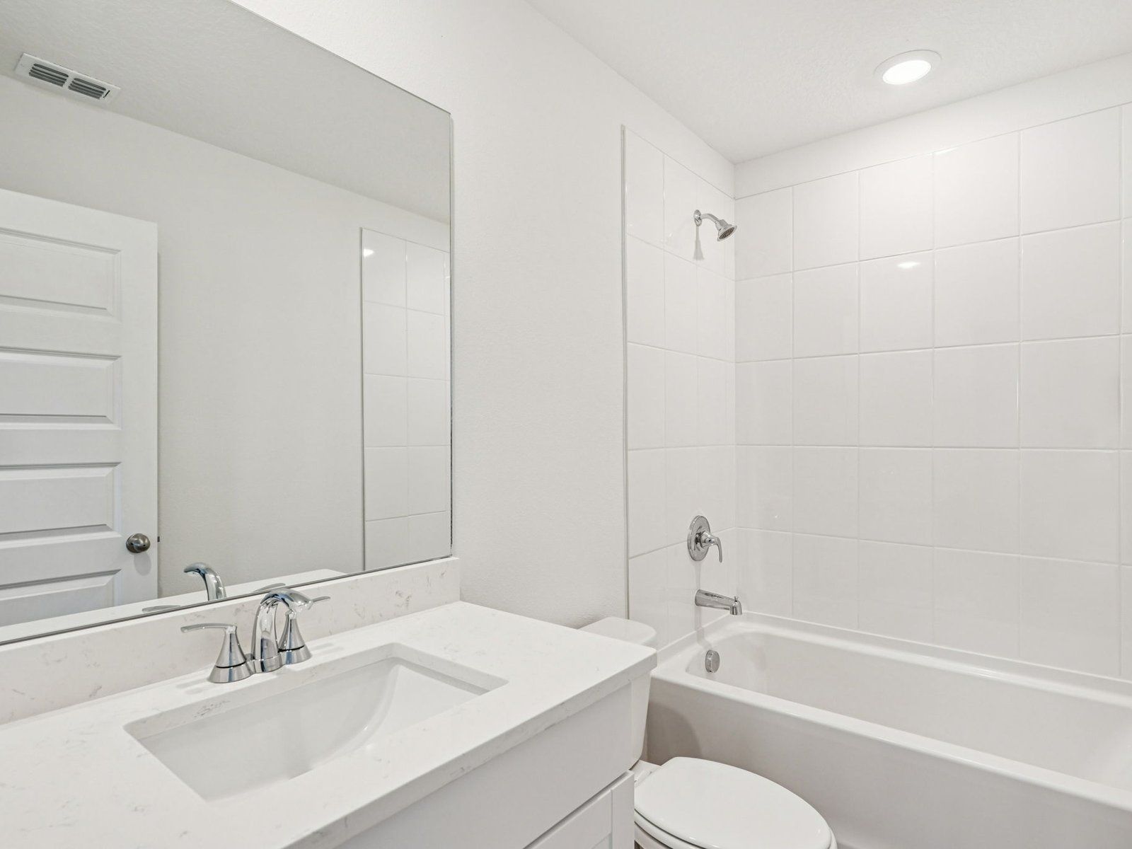 Representation of the Redwood Floorplan:Upstairs Bathroom