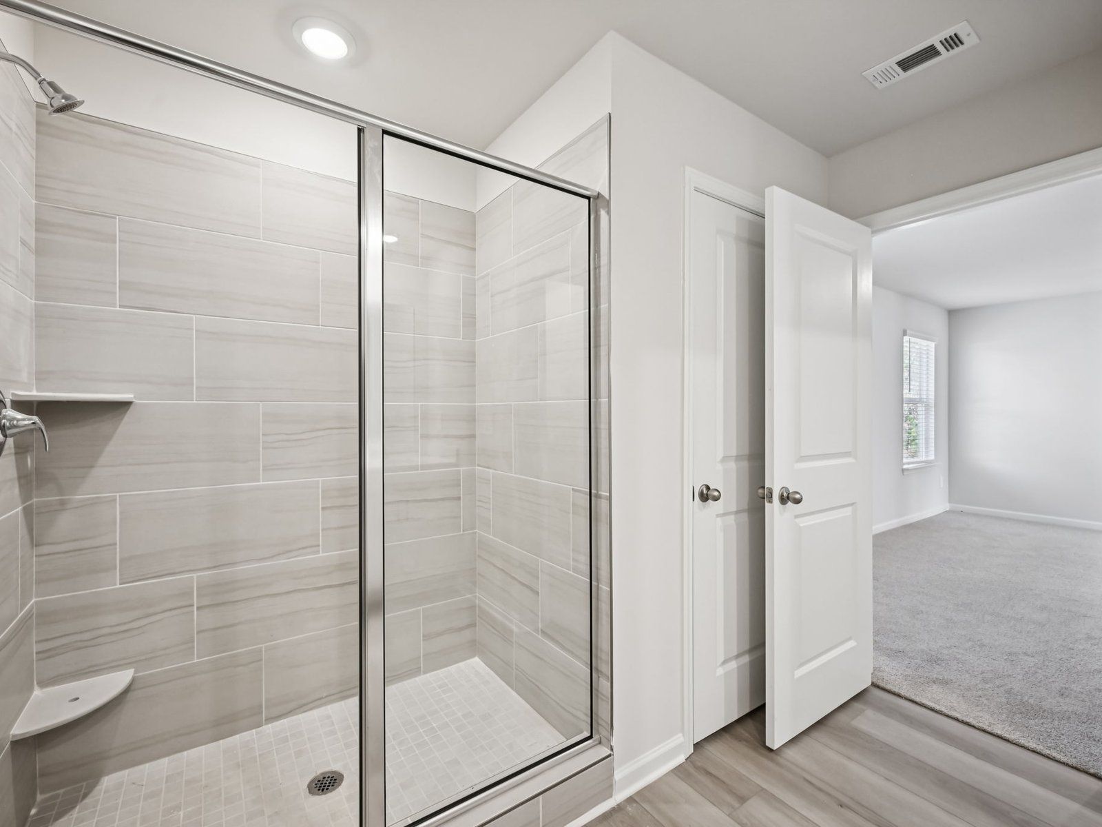 The Rockwell floorplan with the Finesse White interior package.:Primary Bathroom