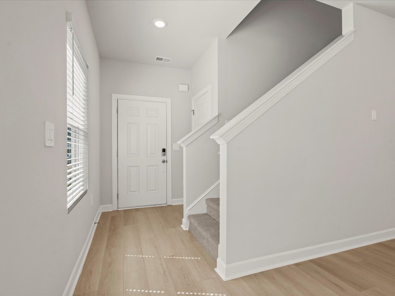 Welcome to the Roswell floorplan at Village at White Pine.:Foyer