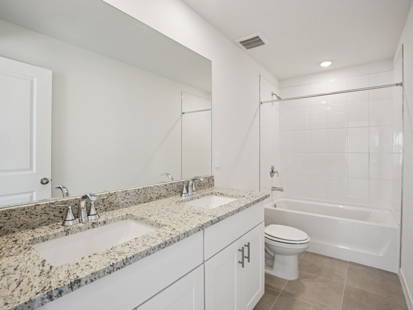 Representation of the Yellowstone Floorplan:Upstairs Bathroom