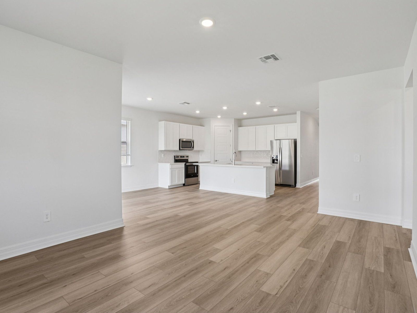 The Dove floorplan at 44404 Frontier Dr:Great room