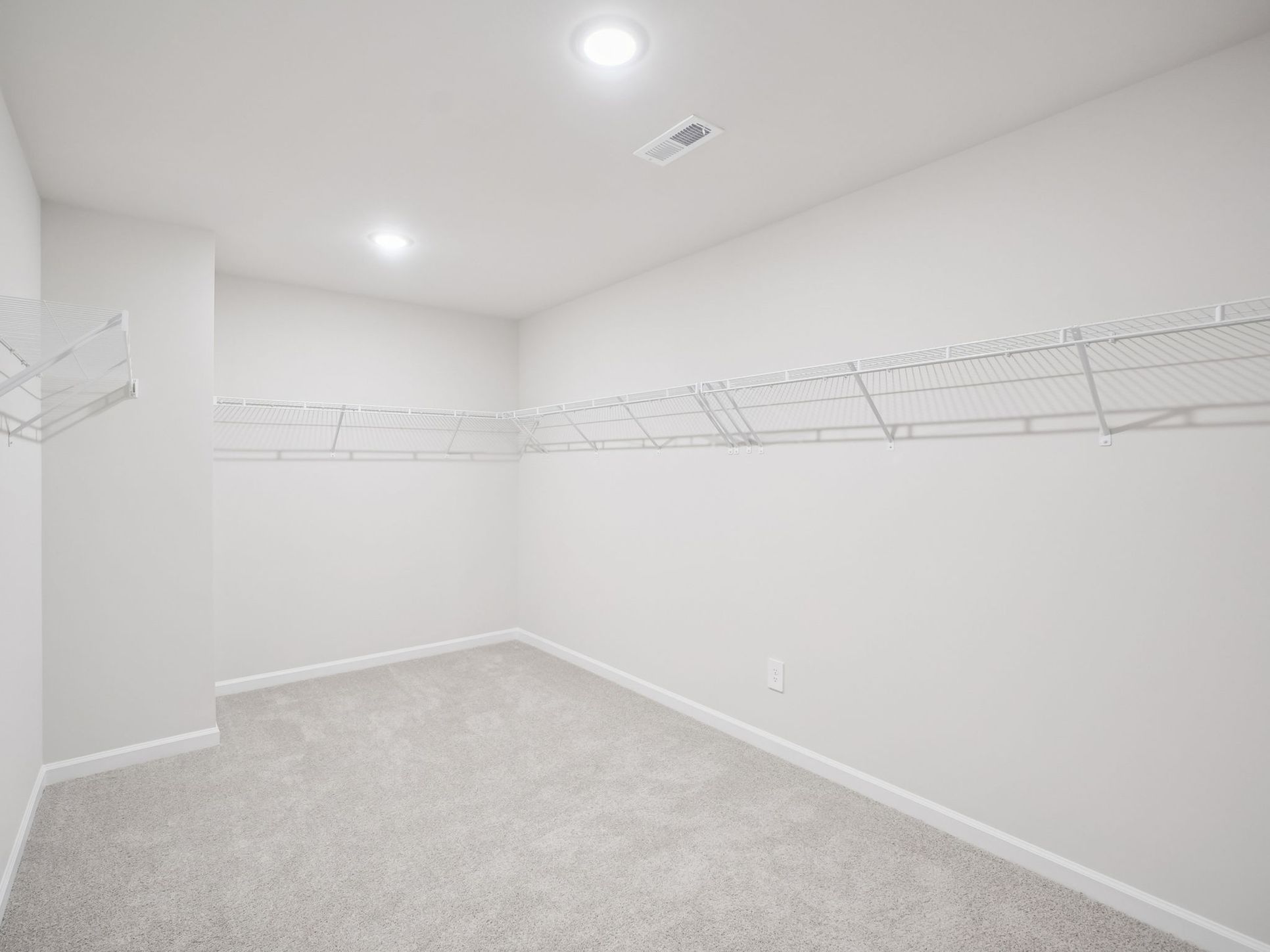 Walk-in Closet:Walk-in Closet