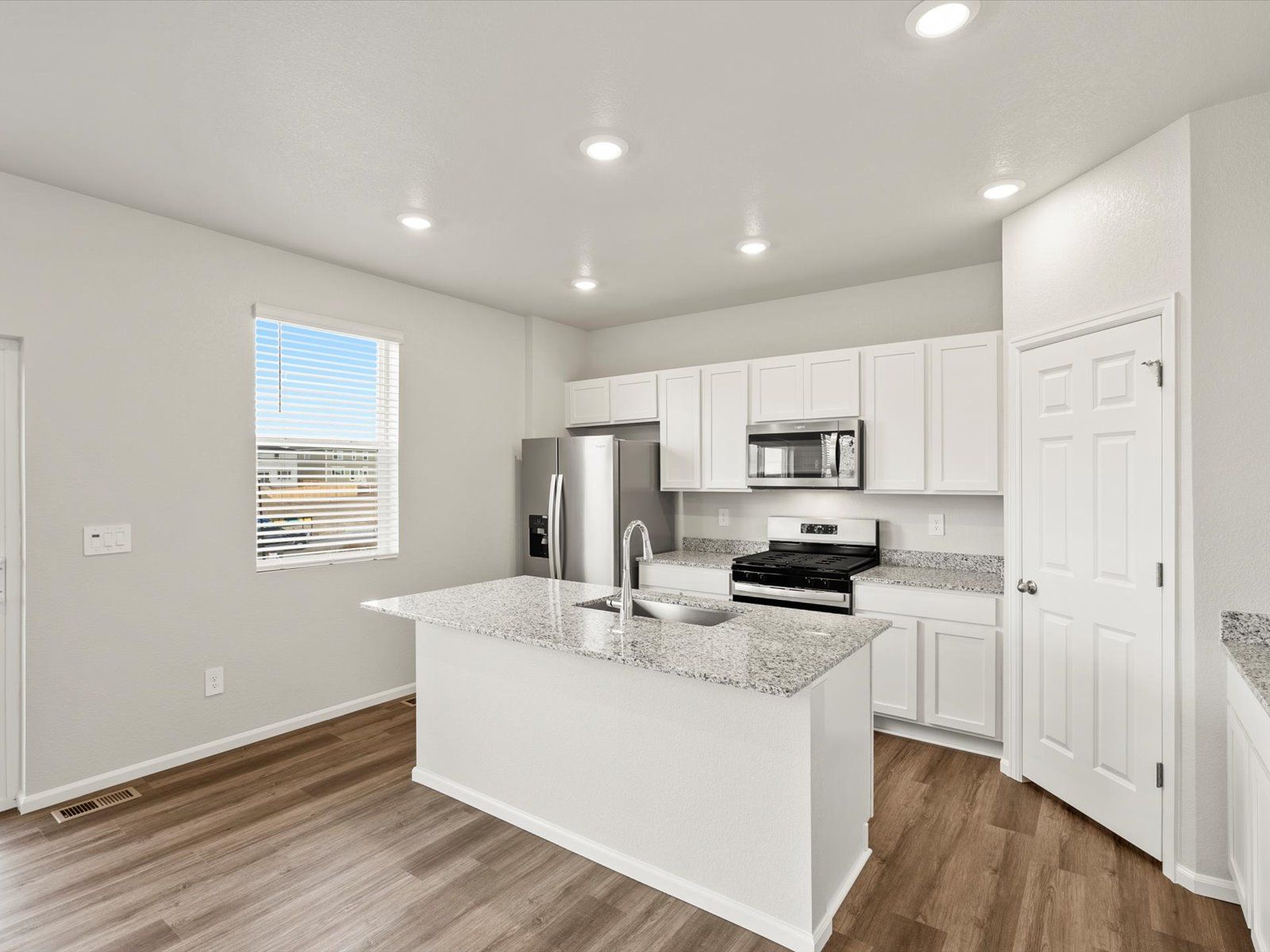 Welcome to the Twin Peak floorplan.:Kitchen