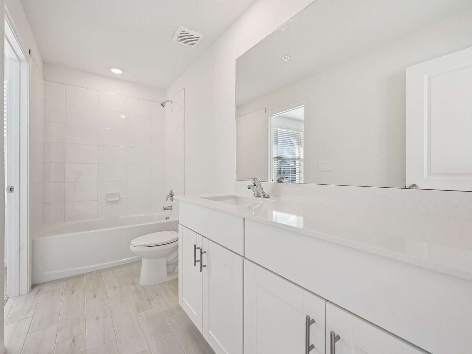 Secondary bedroom:Secondary bedroom