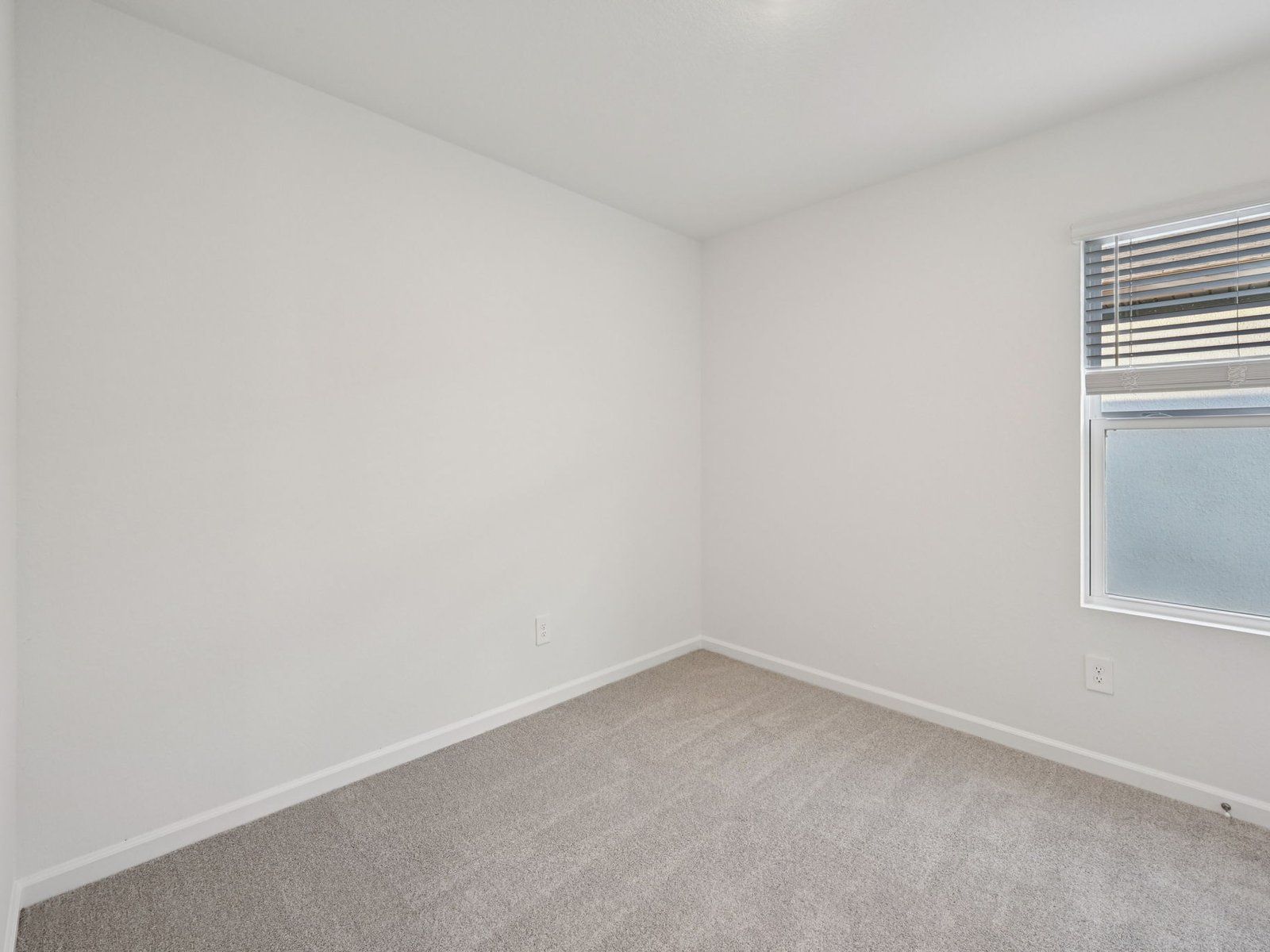 Secondary bedroom:Secondary bedroom