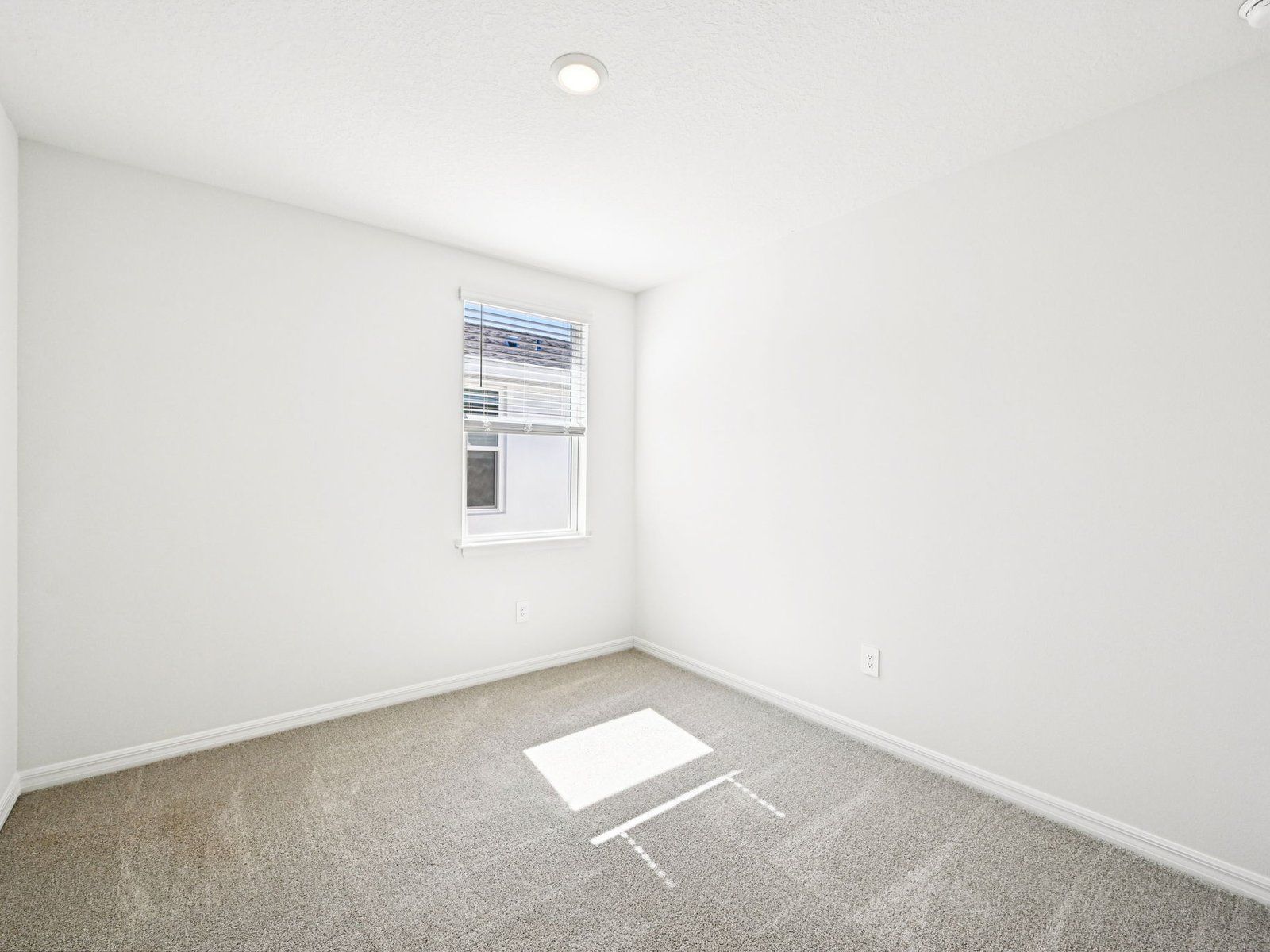 Secondary bedroom:Secondary bedroom