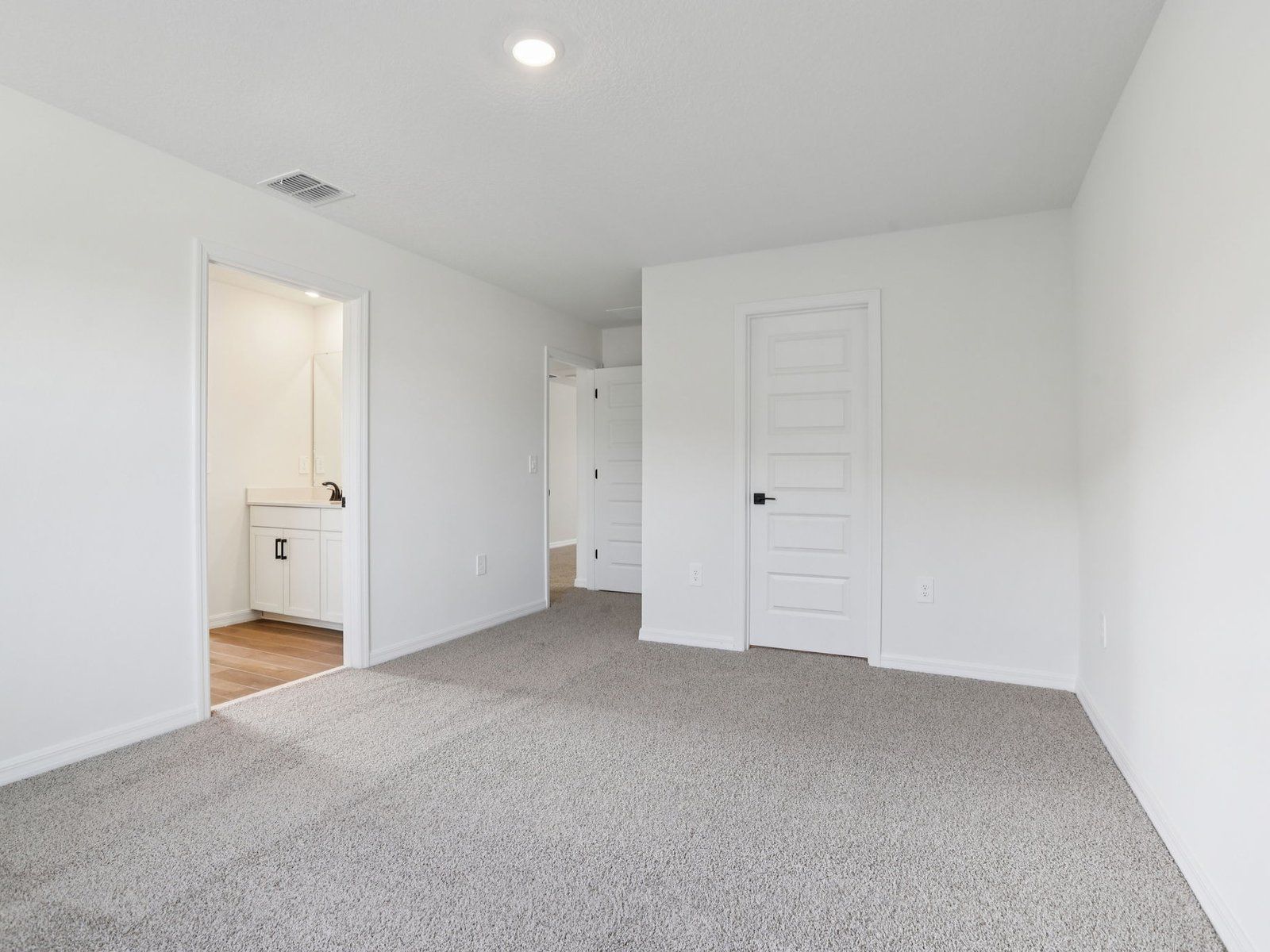 Upstairs Bedroom:Upstairs Bedroom