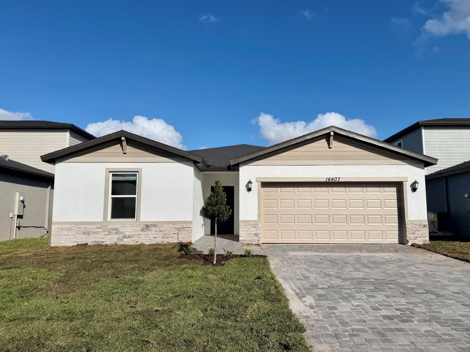 Front exterior:Front exterior