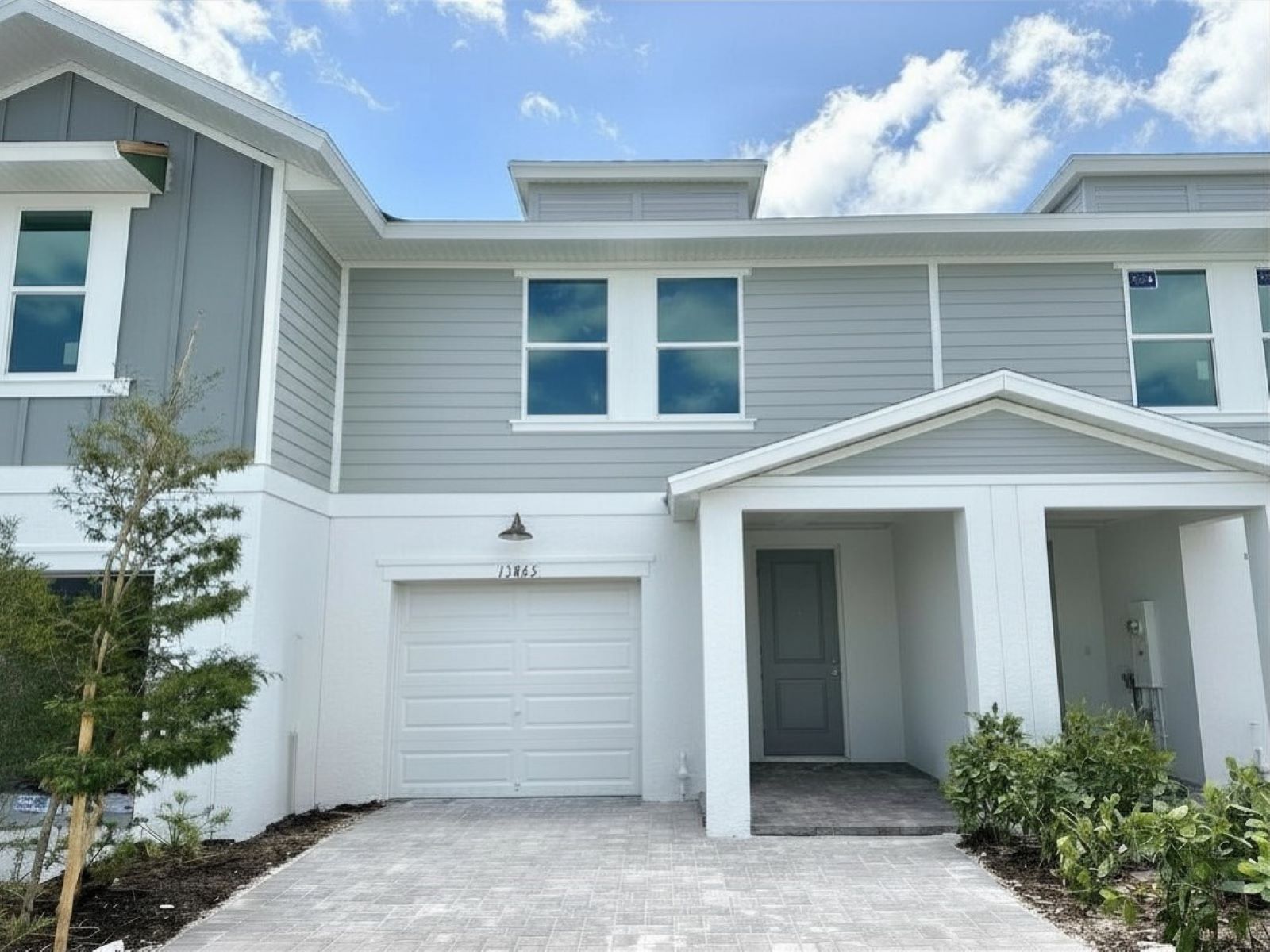 Front exterior:Front exterior