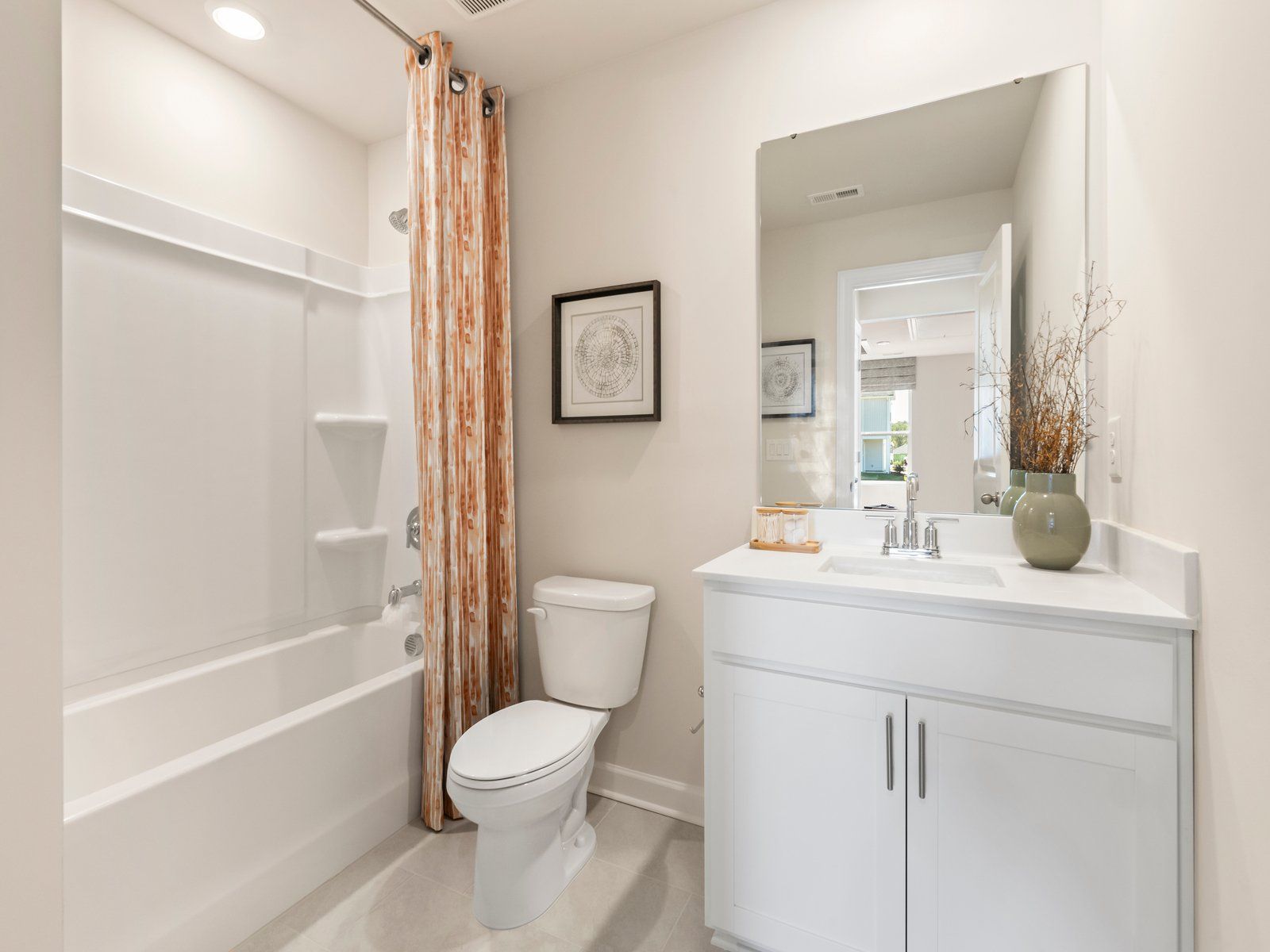 Secondary Bathroom:The secondary bath allows guest to have their own space.