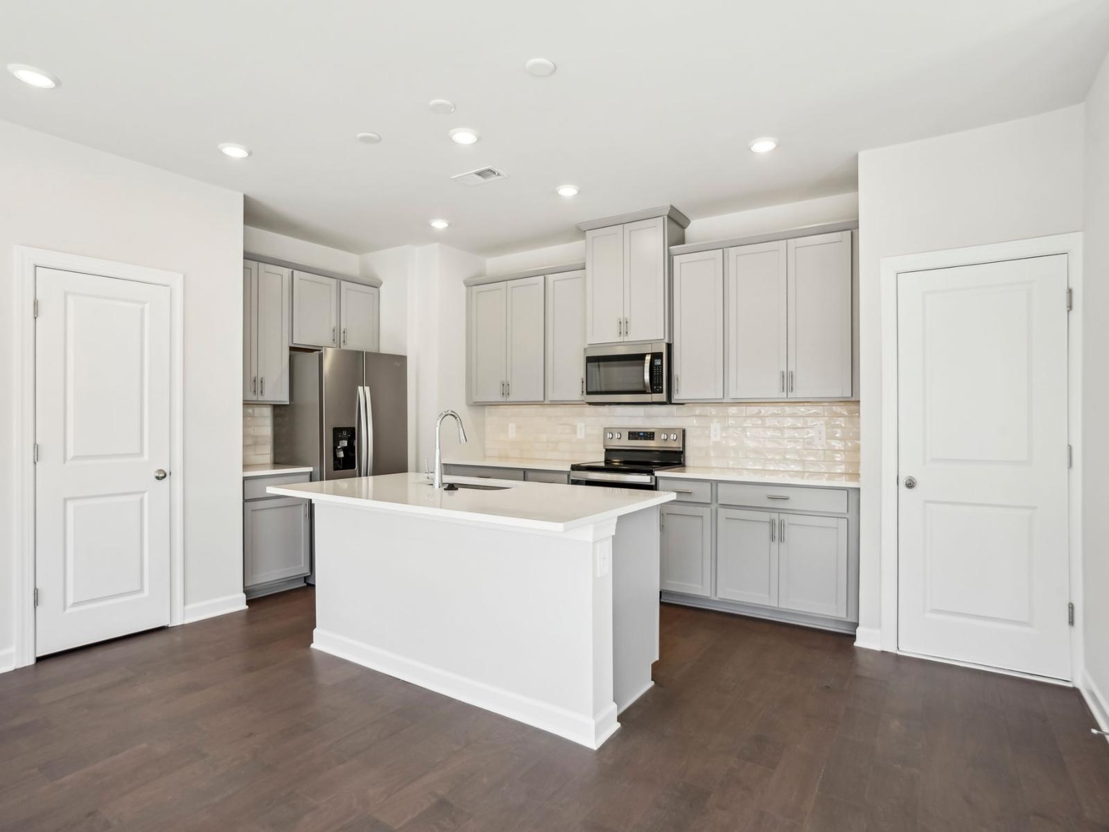 With ample storage, it's easier to clean and organize your new kitchen space.:With ample storage, it's easier to clean and organize your new kitchen space.