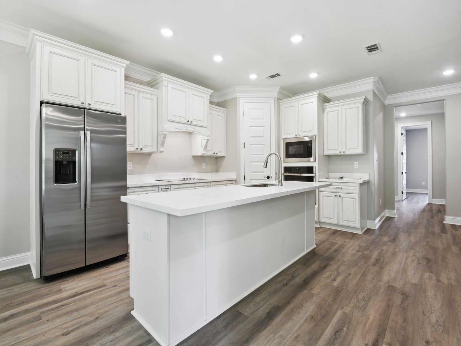 GLF_ElliottHomes_Jules_A335_Kitchen.jpg:Kitchen in the Jules floorplan at a Meritage Homes community in Gulfport, MS.