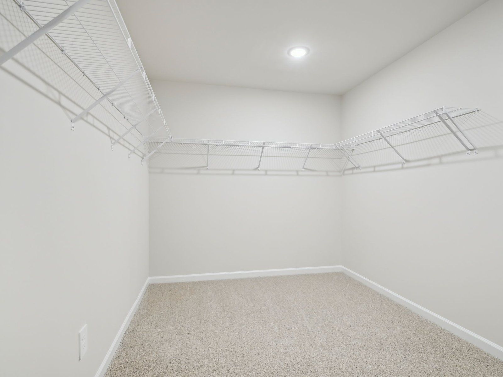 Walk-in Closet:Walk-in Closet