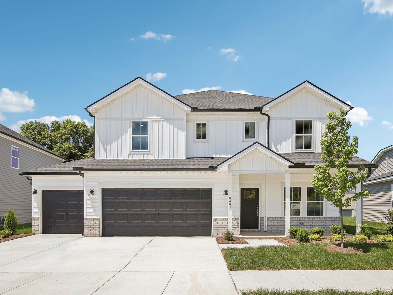 Front exterior of the Johnson floorplan at a Meritage Homes community.:Front Exterior