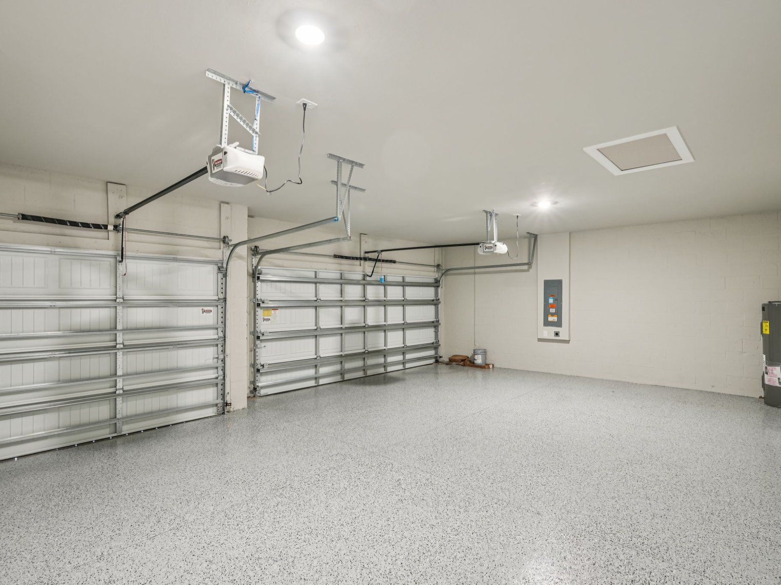 3-Car Garage:3-car garage in the Cardinal floorplan at 16439 Seven Lakes Ave.