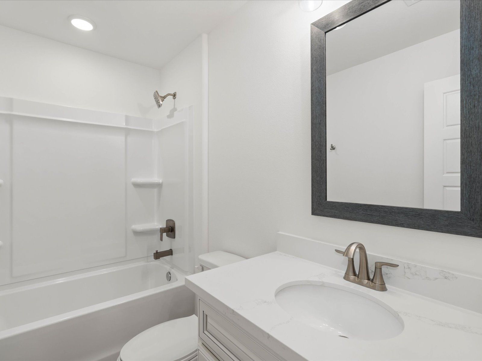 Secondary Bathroom:Secondary bathroom in the Coral floorplan at a Meritage Homes community in Gulfport, MS.