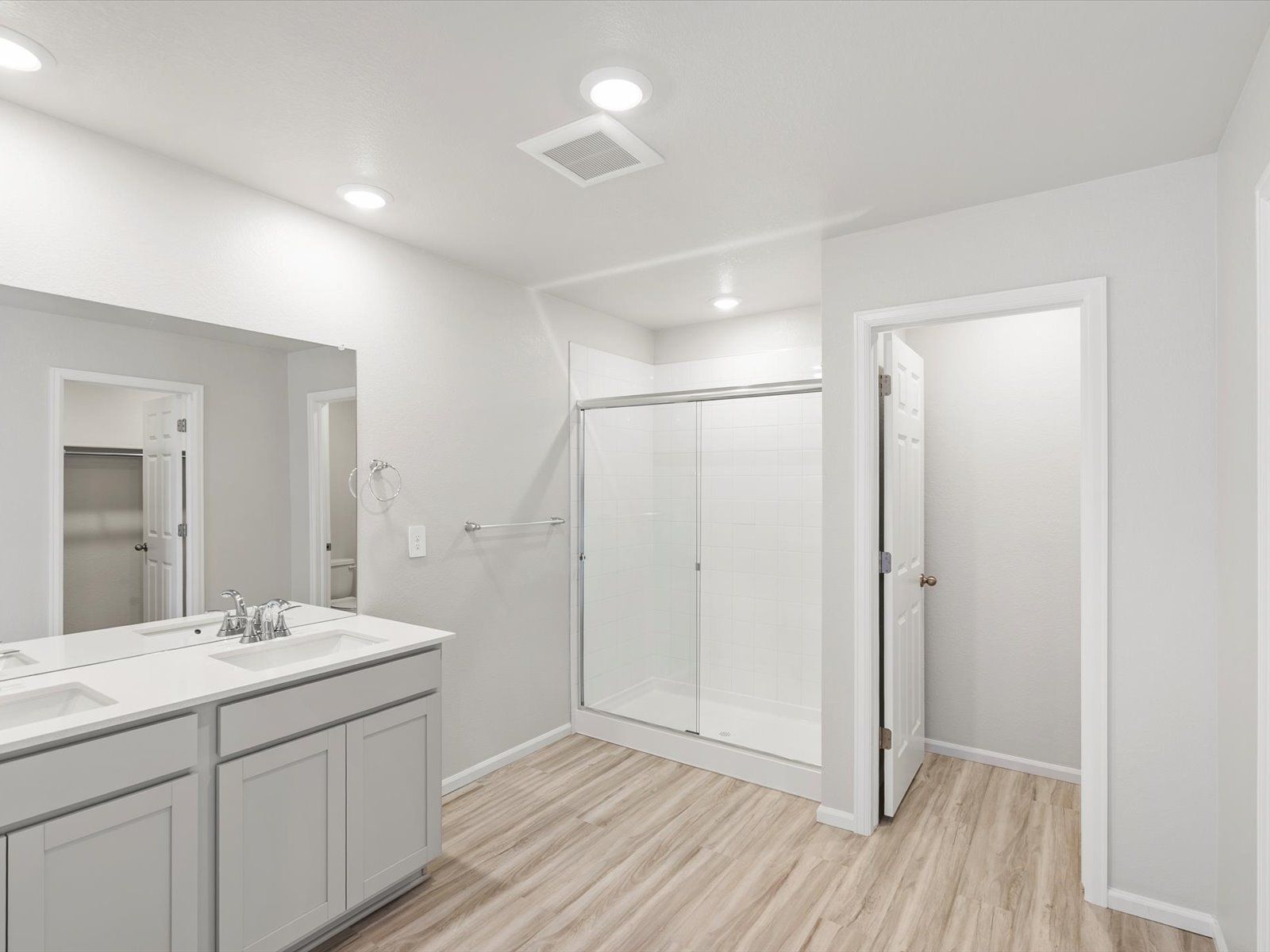 Welcome to the Red Rock floorplan:Bathroom