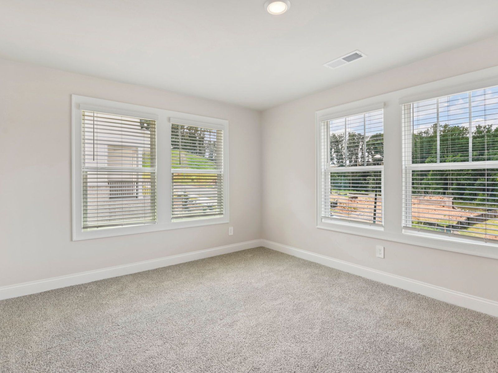 Loft:The Roswell floorplan with the Relaxed Transitional Linen interior package.