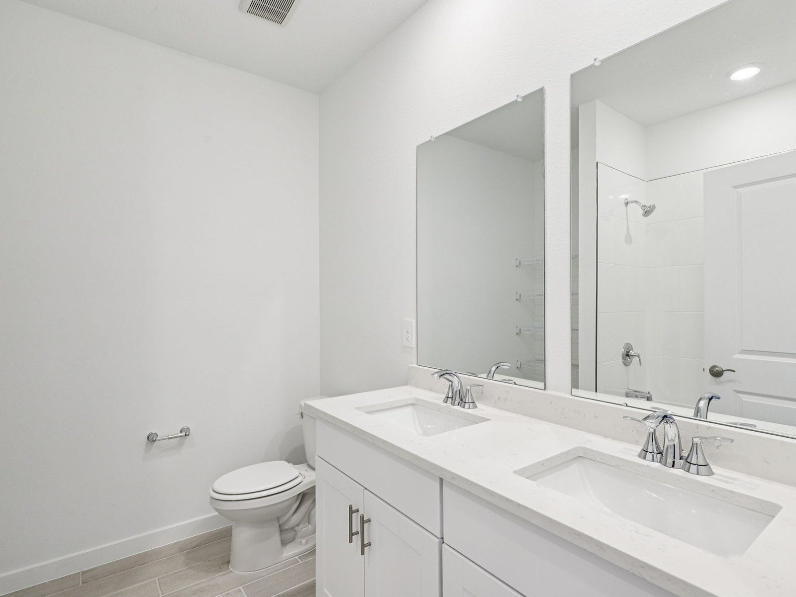 Bathroom at 8 Ararat Dr:Bathroom