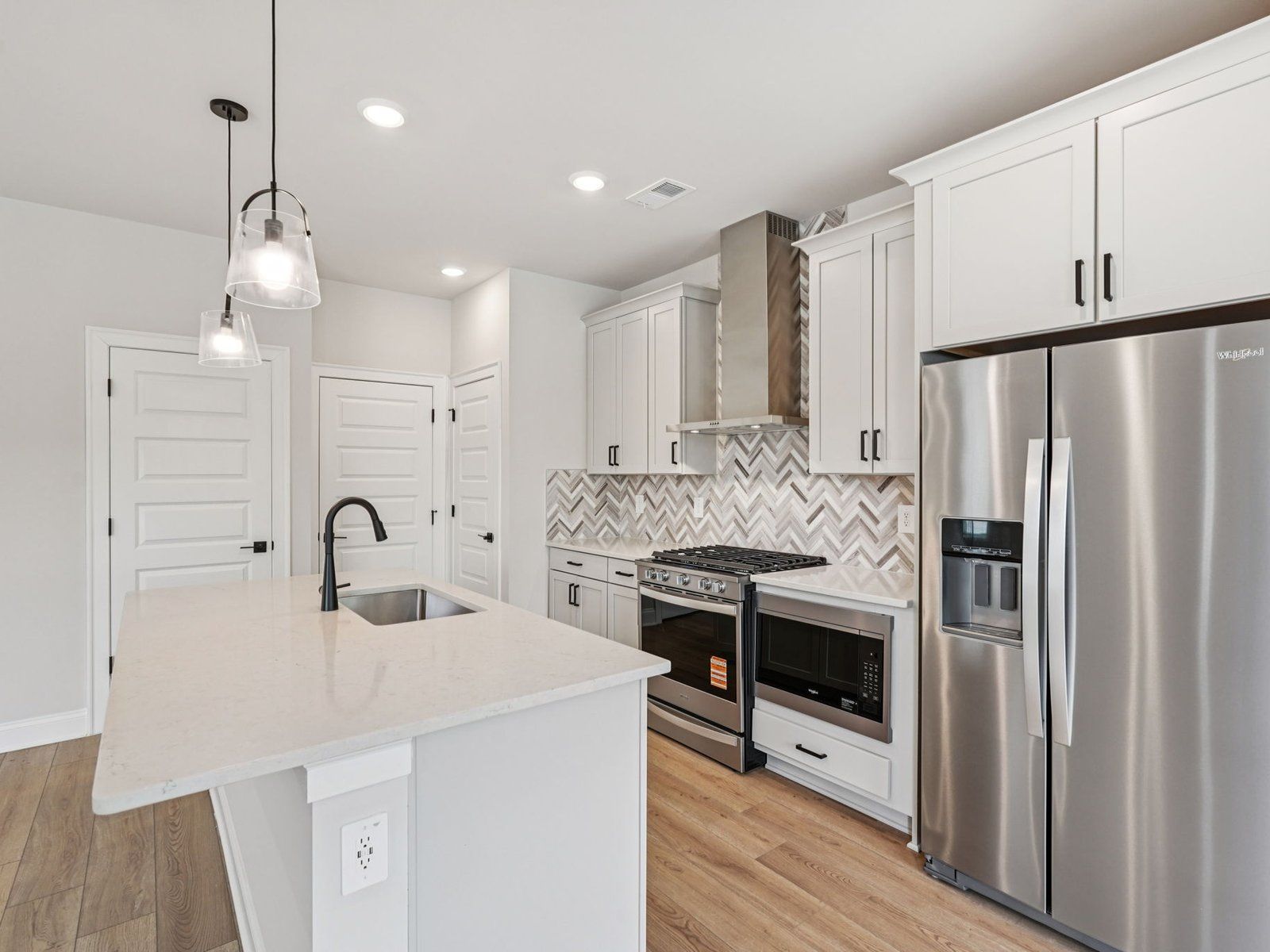 The Dallas Basement floorplan with the Modern Rustic Harbor interior package.:Kitchen