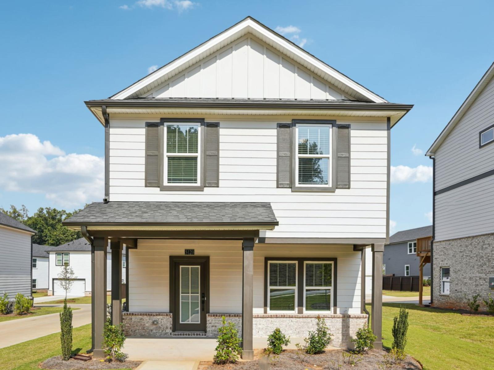 The Thompson floorplan with the Timeless Contrast Linen interior package.:Front Exterior