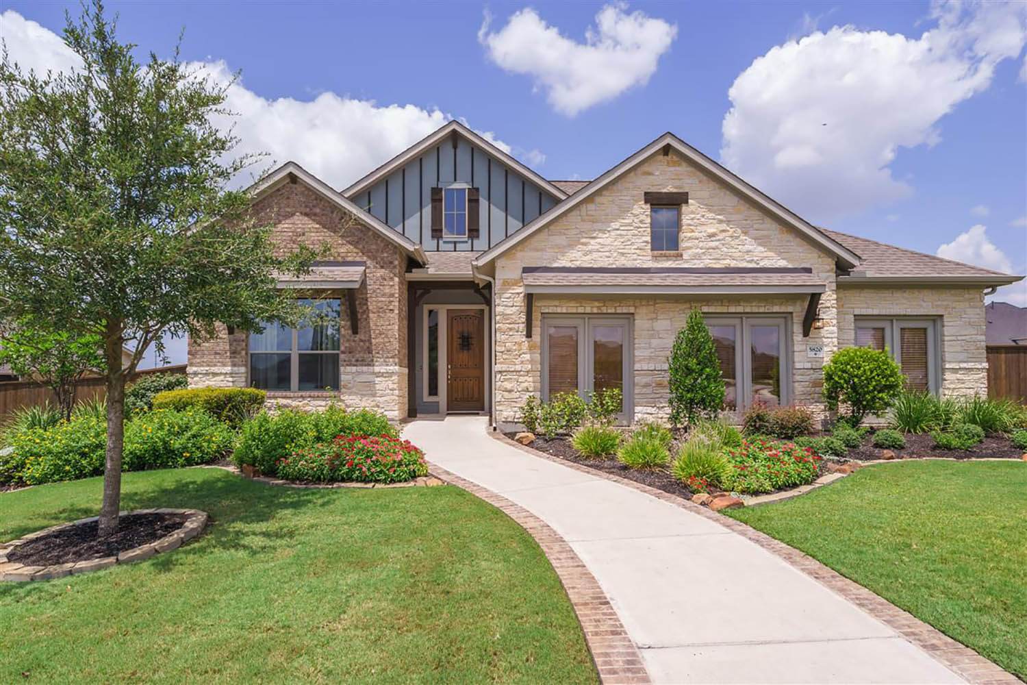 Front Elevation - The Inwood II (2533 Plan)