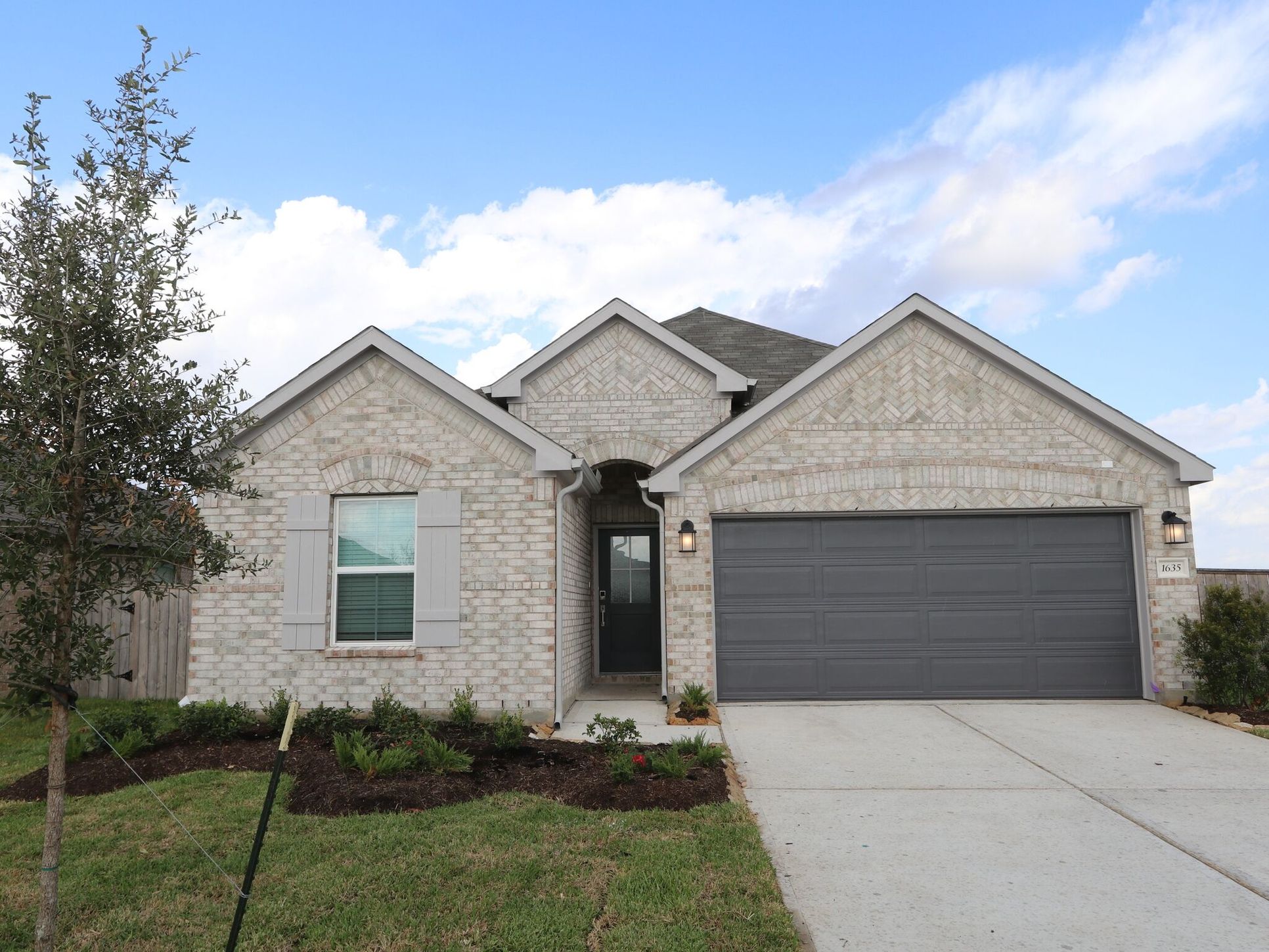 Front Exterior:Front Exterior