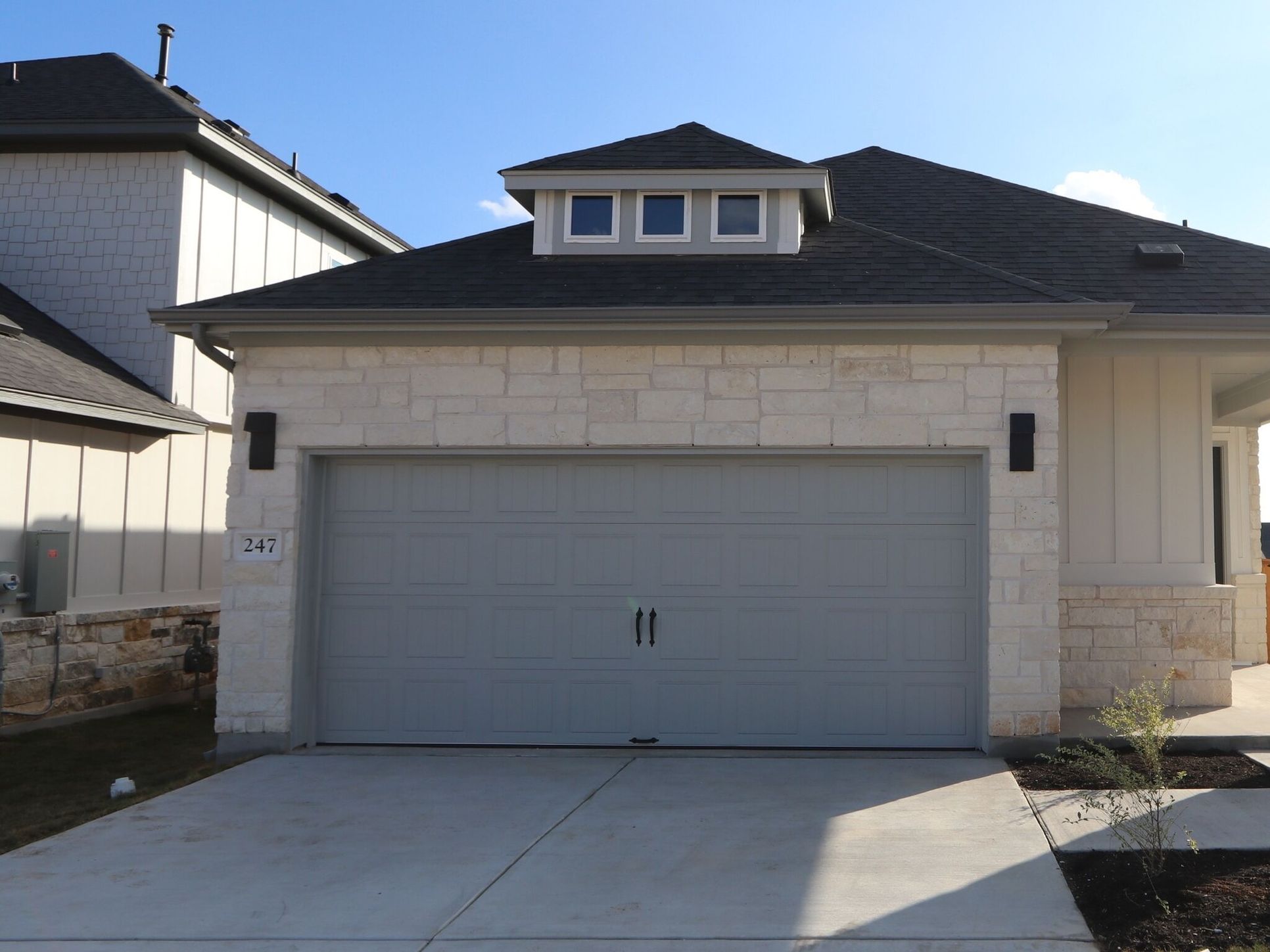 Front Exterior:Front Exterior