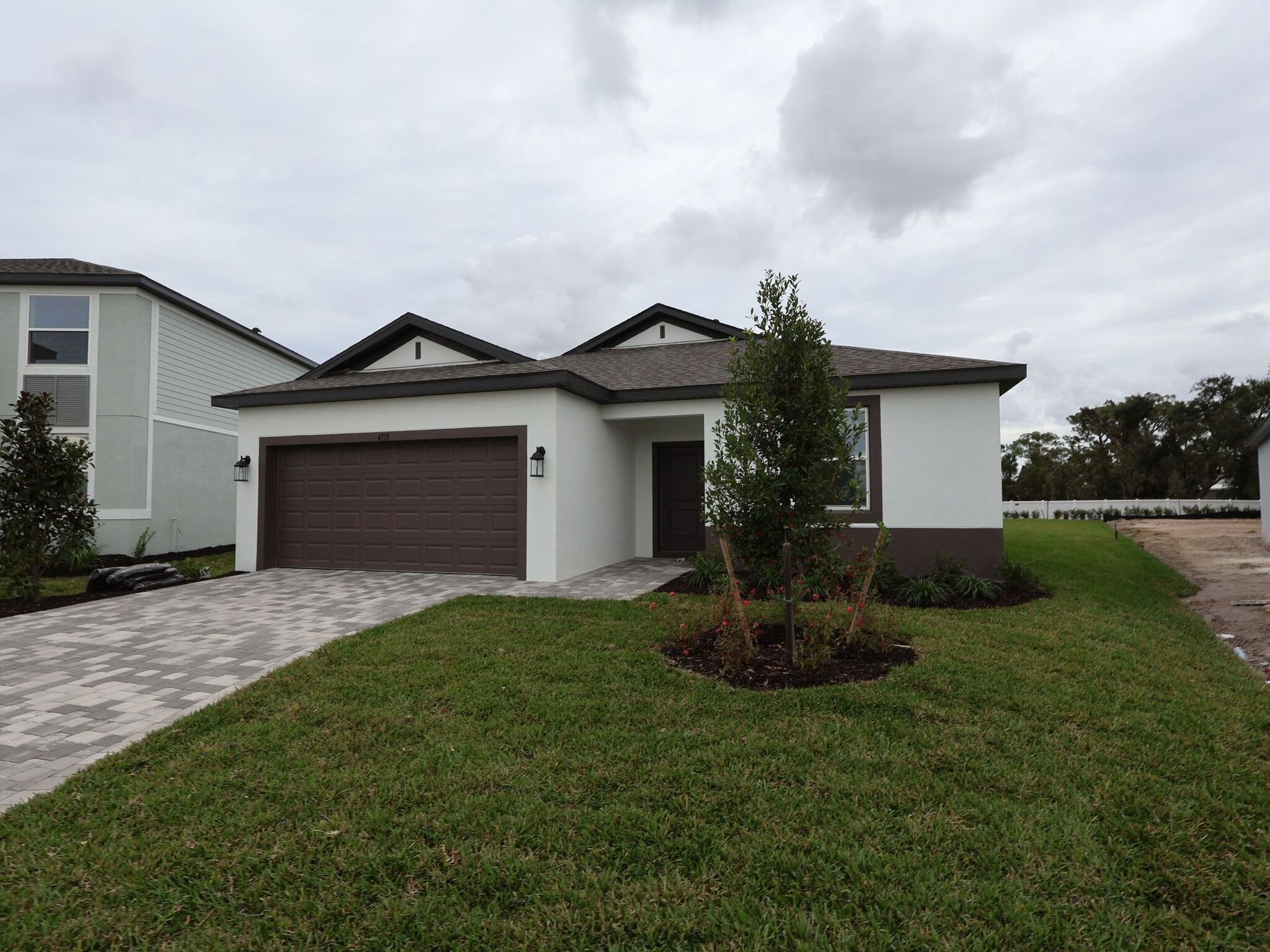 Front exterior:Front exterior