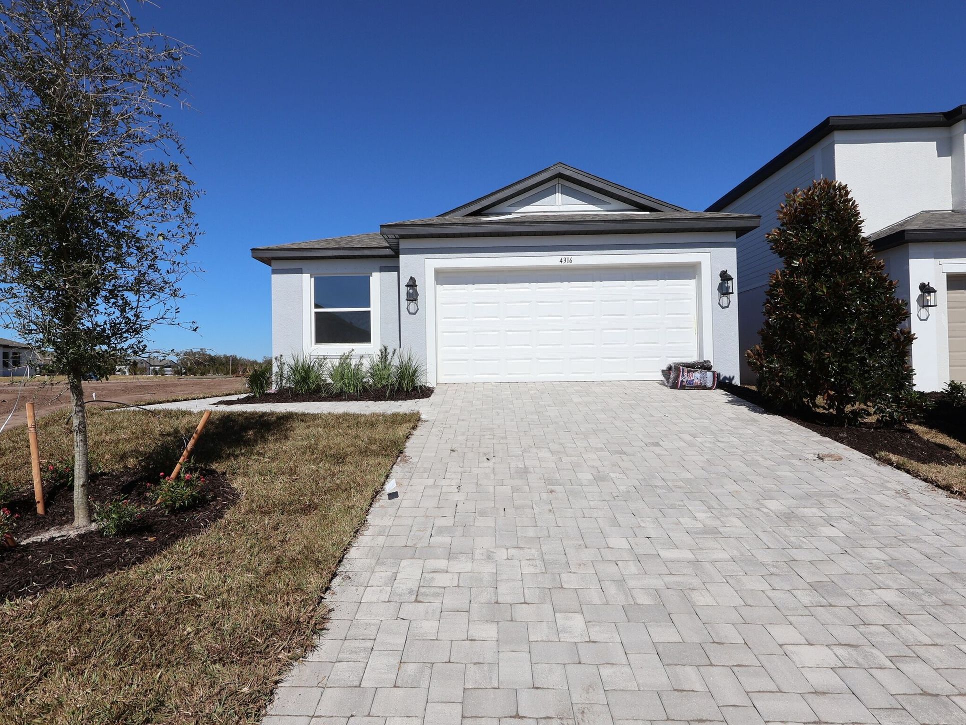 Front exterior:Front exterior