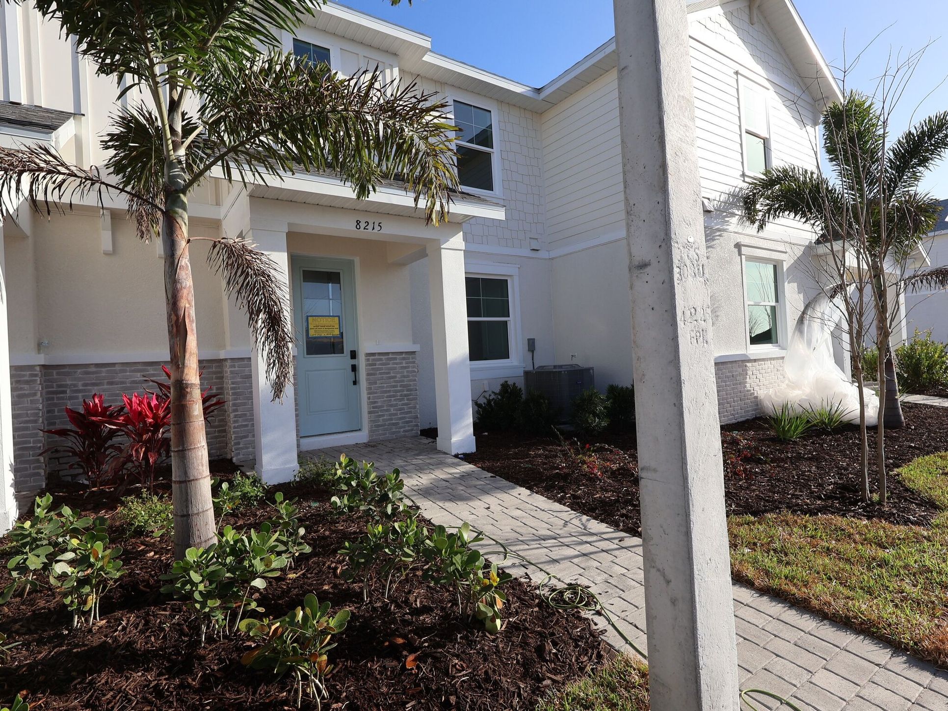 Front exterior:Front exterior