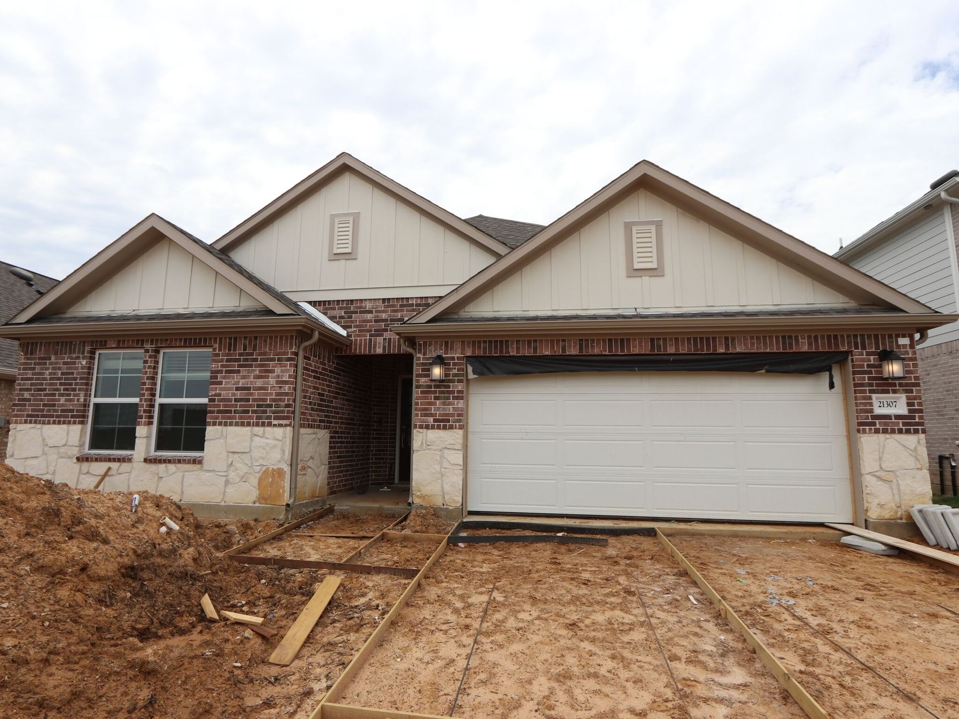 Front Exterior:Front Exterior