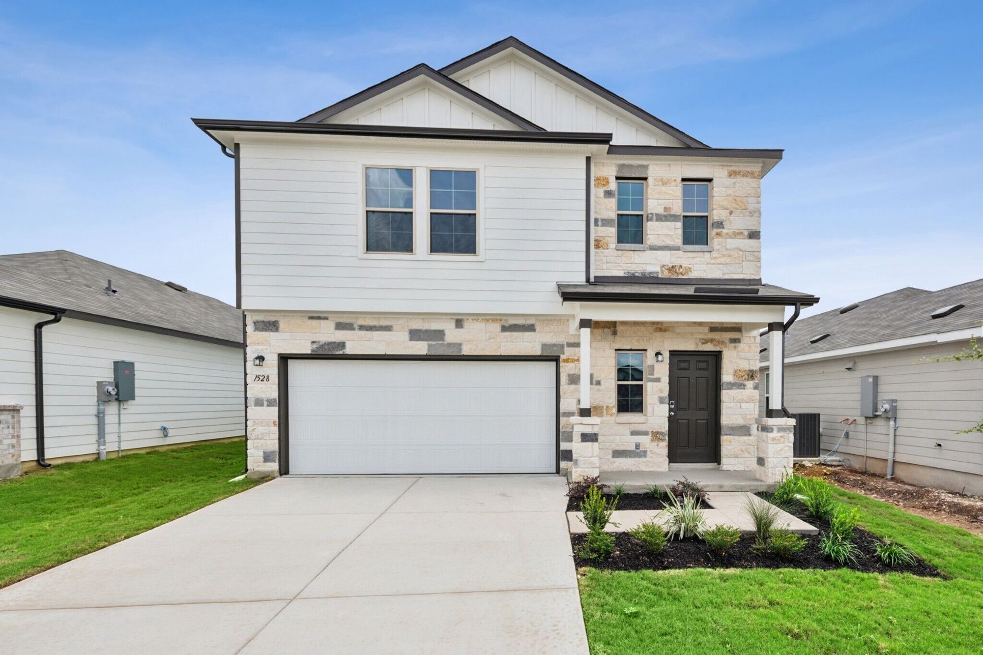 Front Exterior:Front Exterior