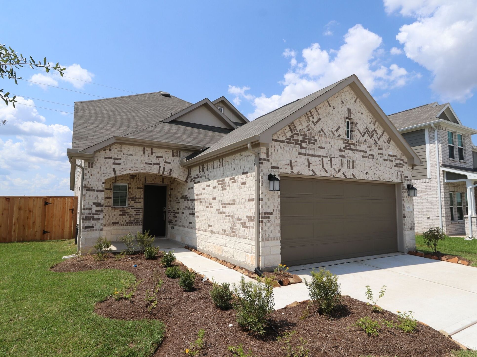 Side Exterior:Side Exterior