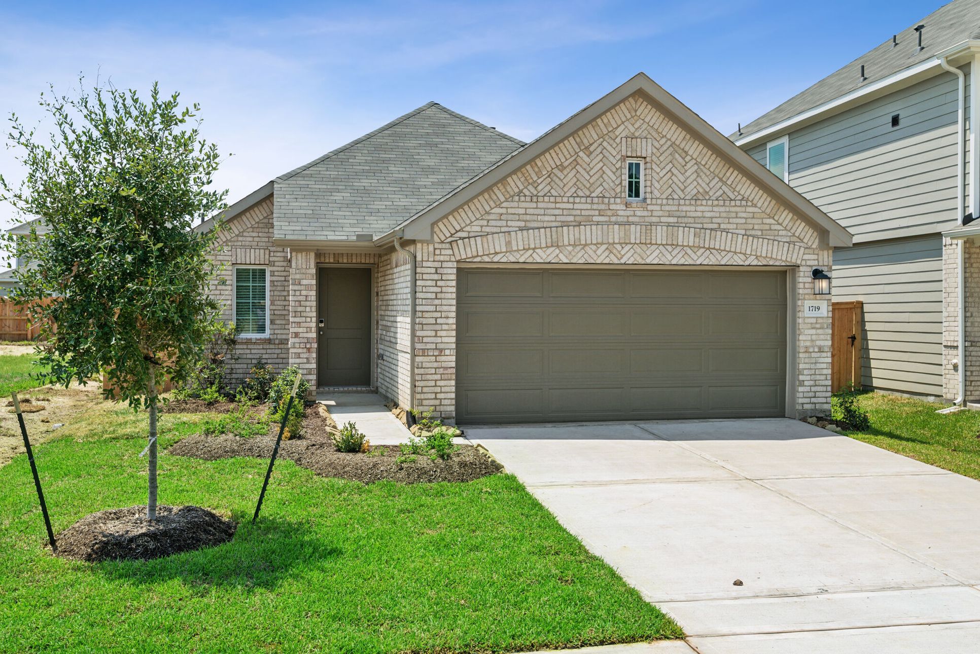 Front Exterior:Front Exterior