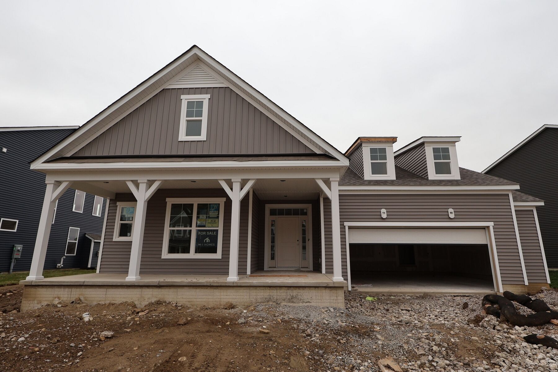 Front Exterior:Front Exterior