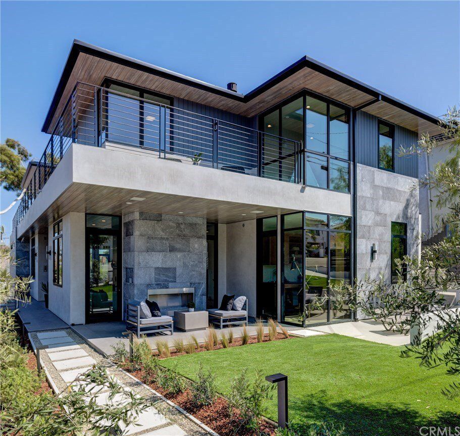 Mike Davis Custom Homes,90266