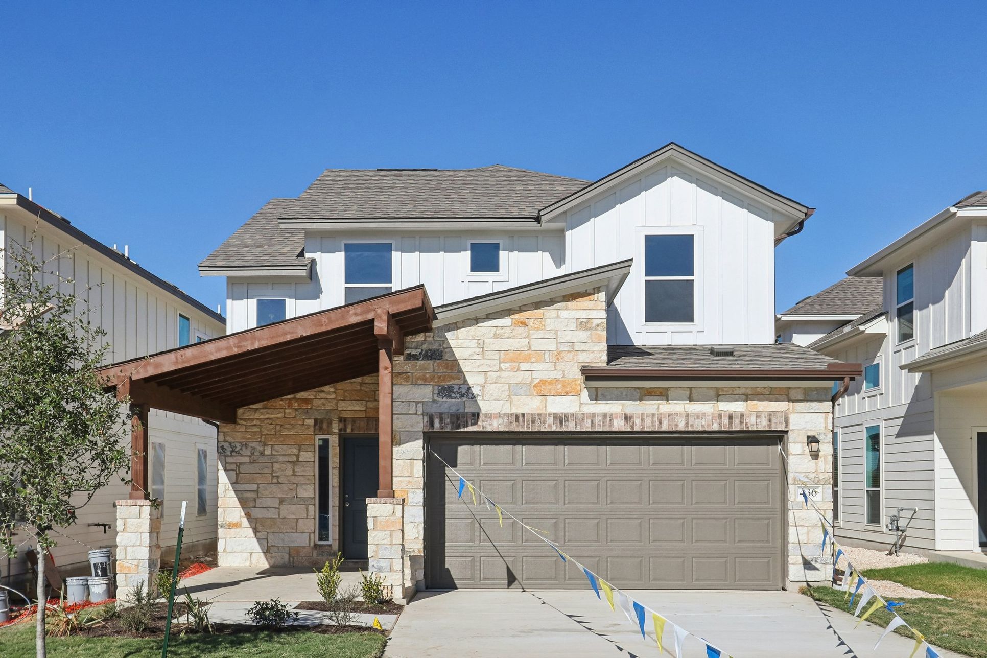 1 web or mls Young St S0912 001