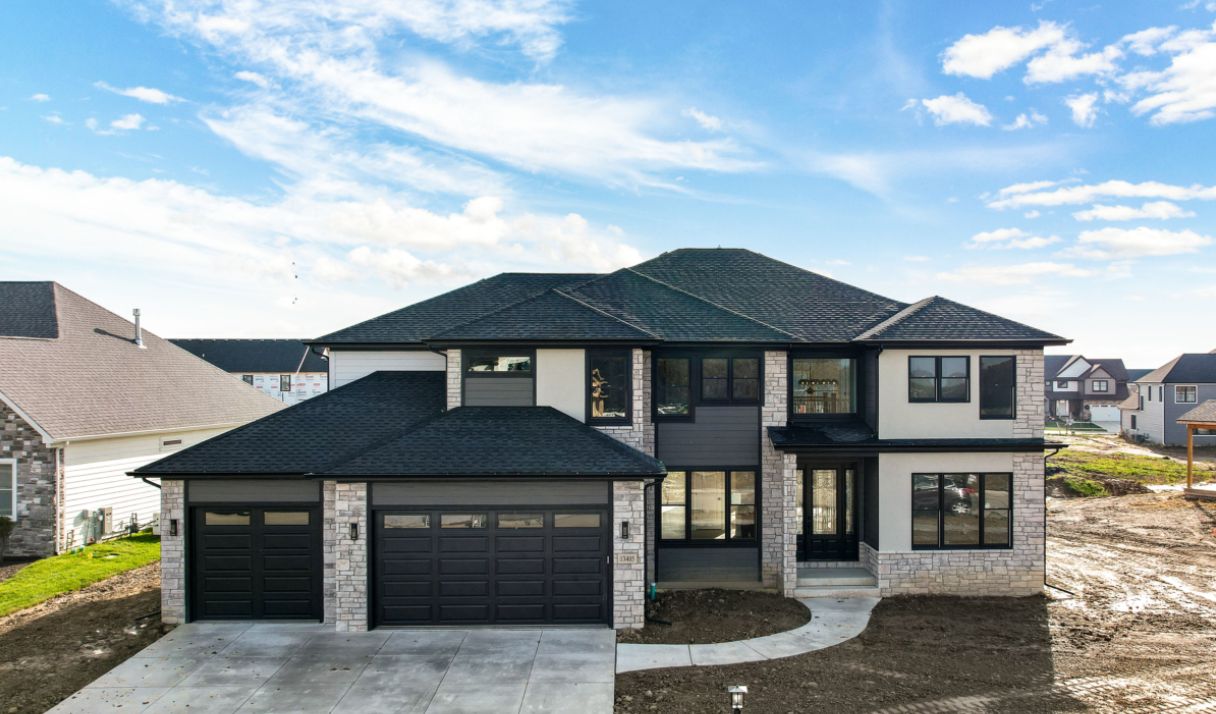 Modern Family Homes,46307