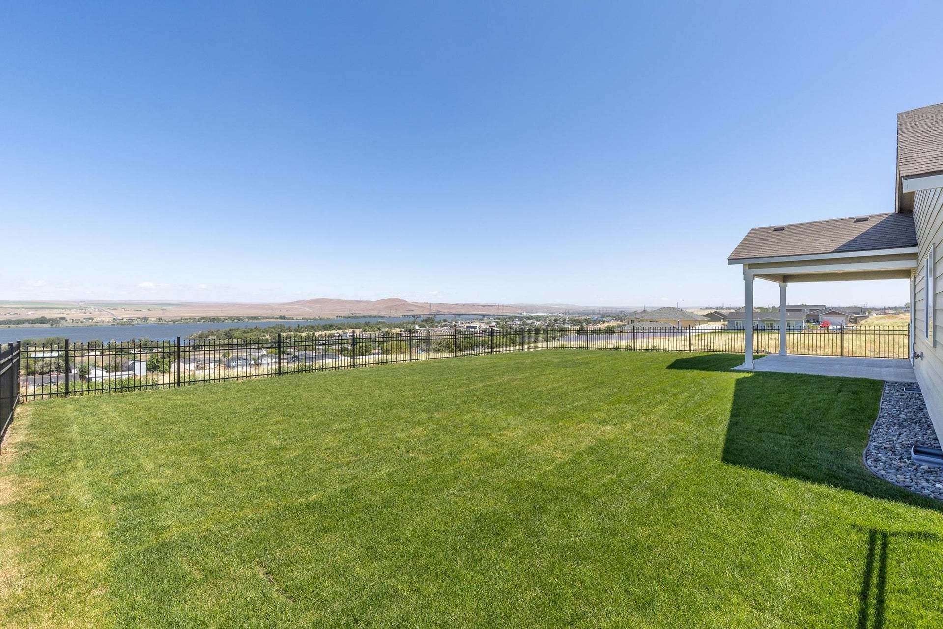 McClannahan Summit Views:Breathtaking Views of the Columbia River