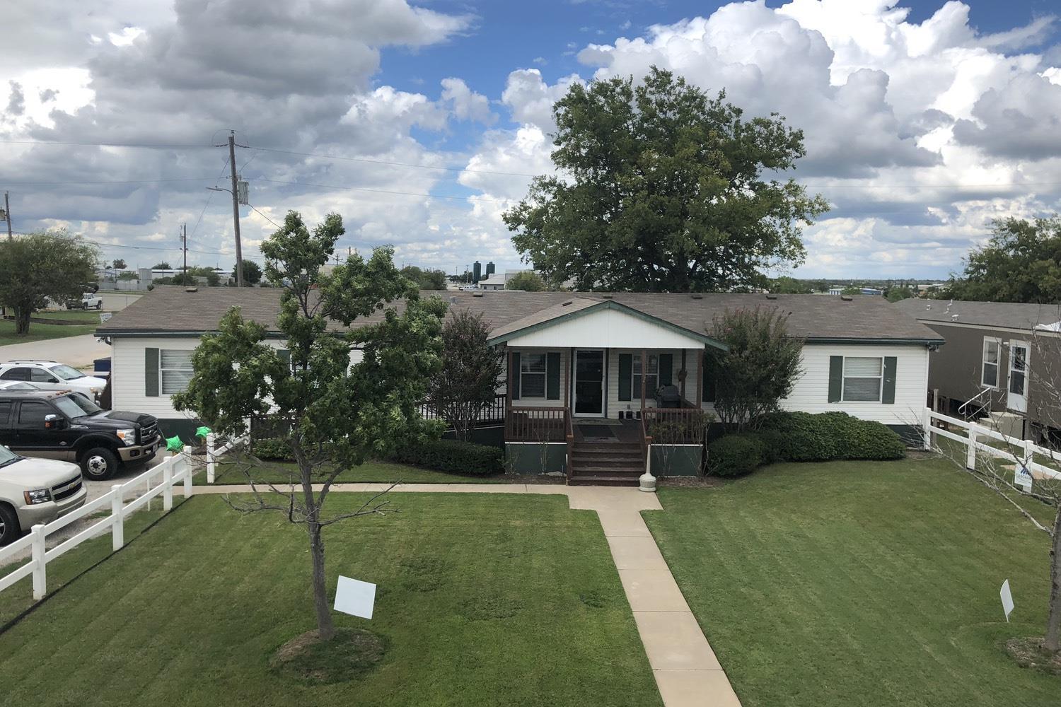 Oak Creek Homes Granbury - 107 Industrial Ave  Granbury, TX 76049