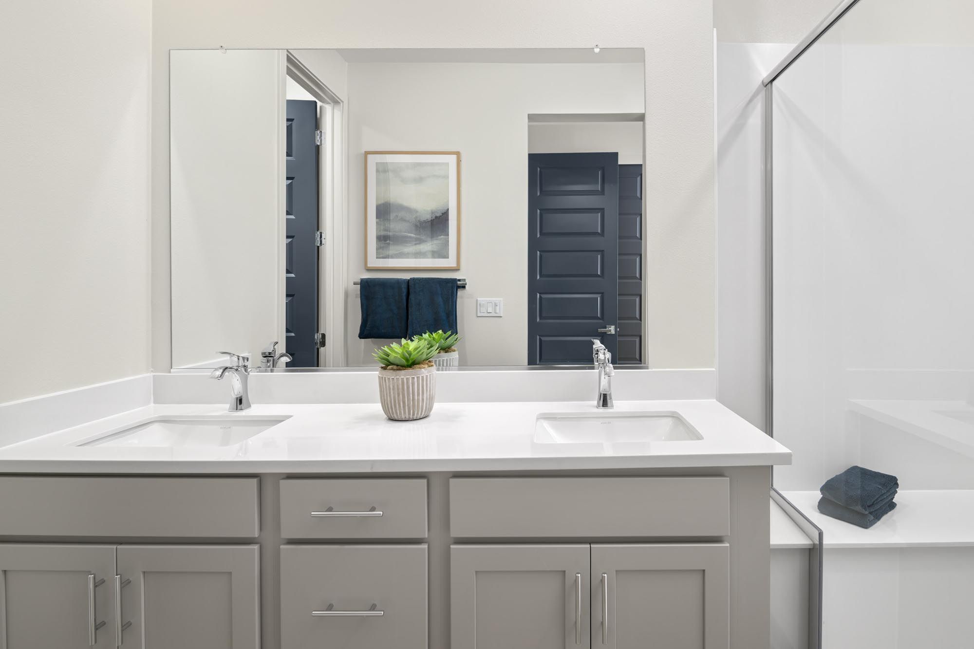 Island-View-Alameda-Marina-Plan1-Primary-Bathroom-2000x1333-Risewell-Homes